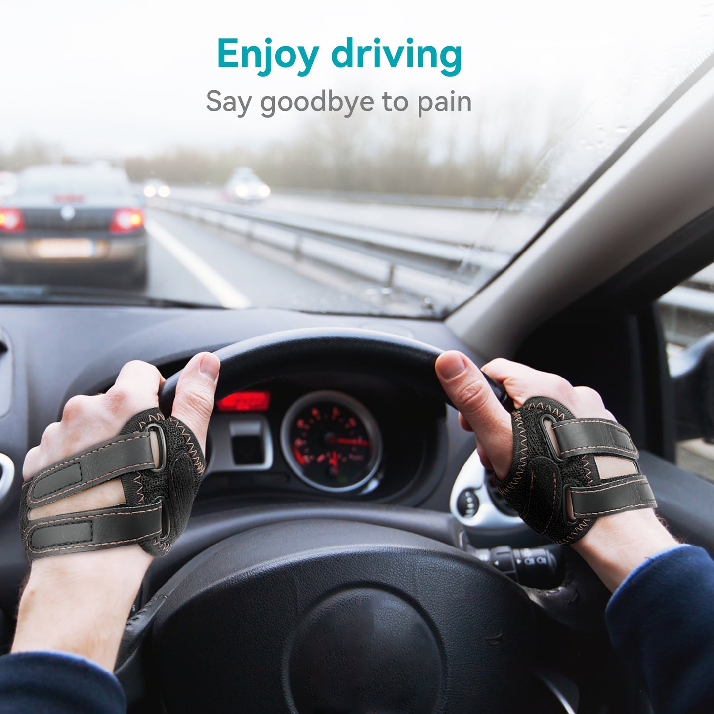 A person who has arthritis is driving a car and wearing a FORTEMOTUS wrist brace. This brace is suitable for daily activities.