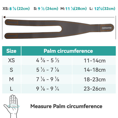 Size guide for a thumb brace strap: strap lengths are XS 22cm, S 24cm, M 28cm, L 32cm; corresponding palm circumferences are XS 11-14cm, S 14-18cm, M 18-23cm, L 23-26cm, with an illustration showing where to measure palm circumference.
